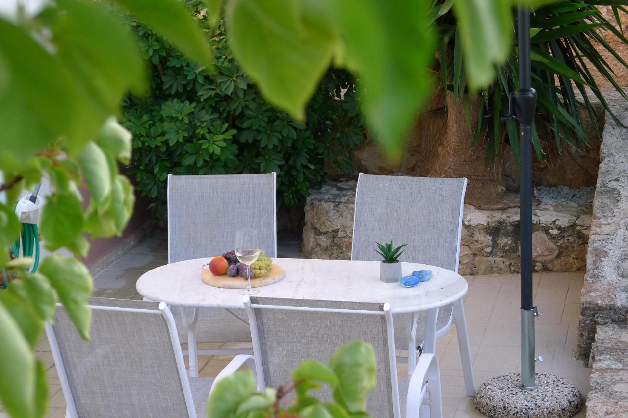 Maria & Manos Guest House, Agios Onoufrios Beach Exterior photo